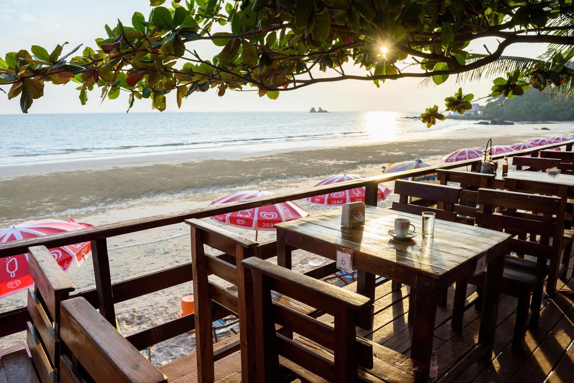 Baansuan Aokhai Beach Resort 매핌 외부 사진